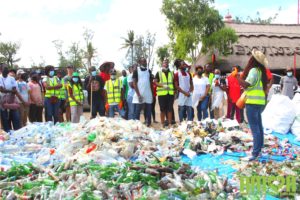 Limpeza na Praia do Estoril